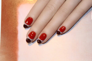 Resultado final - Modern Half-Moon Manicure"