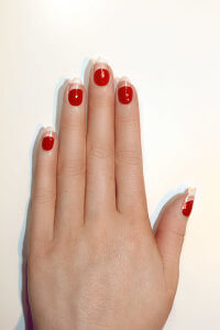 Passo 2 - "Modern Half-Moon Manicure"