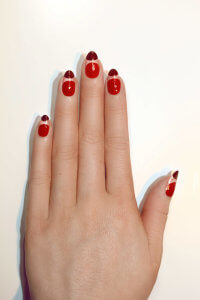 Passo 3 - "Modern Half-Moon Manicure"